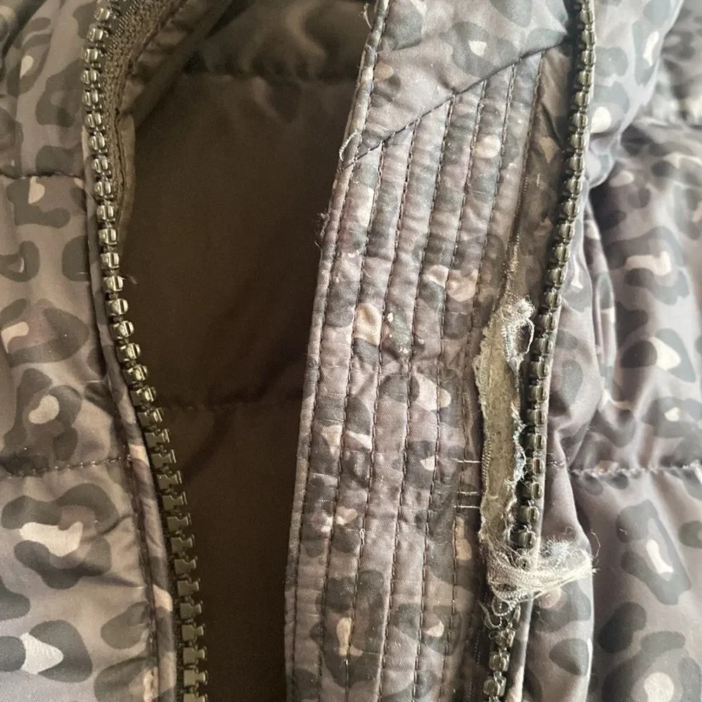 Helly Hansen sz M Ebony Leopard Svalbard down zip up puffer hooded great… - Picture 15 of 16